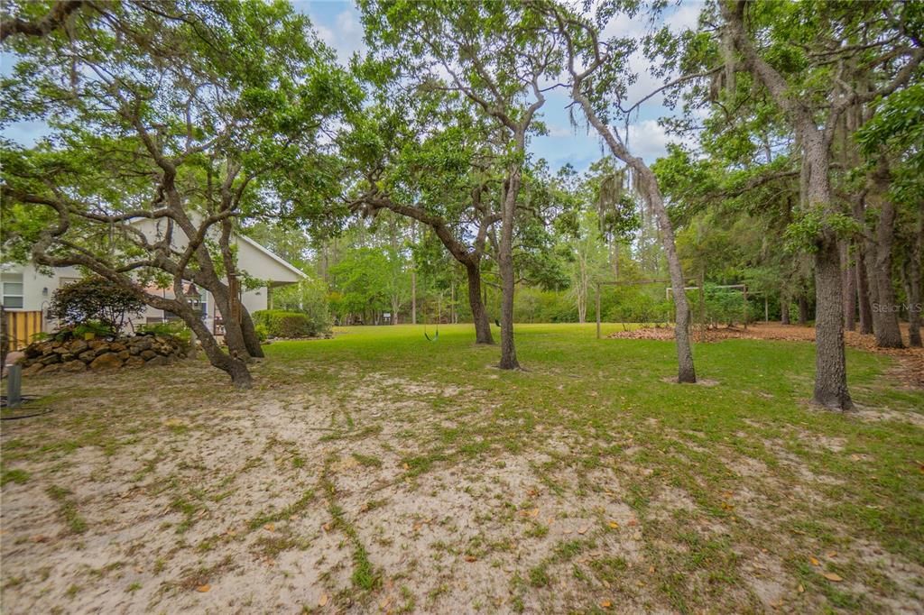 Activo con contrato: $425,000 (3 camas, 2 baños, 1804 Pies cuadrados)
