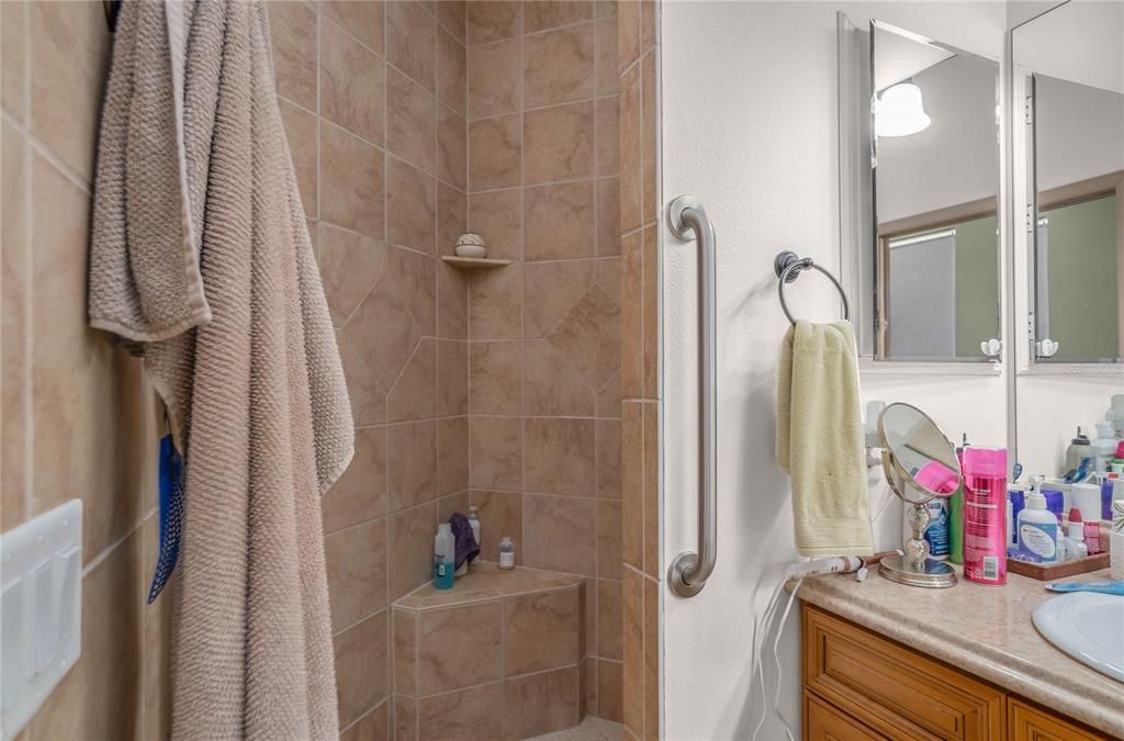 Activo con contrato: $425,000 (3 camas, 2 baños, 1804 Pies cuadrados)