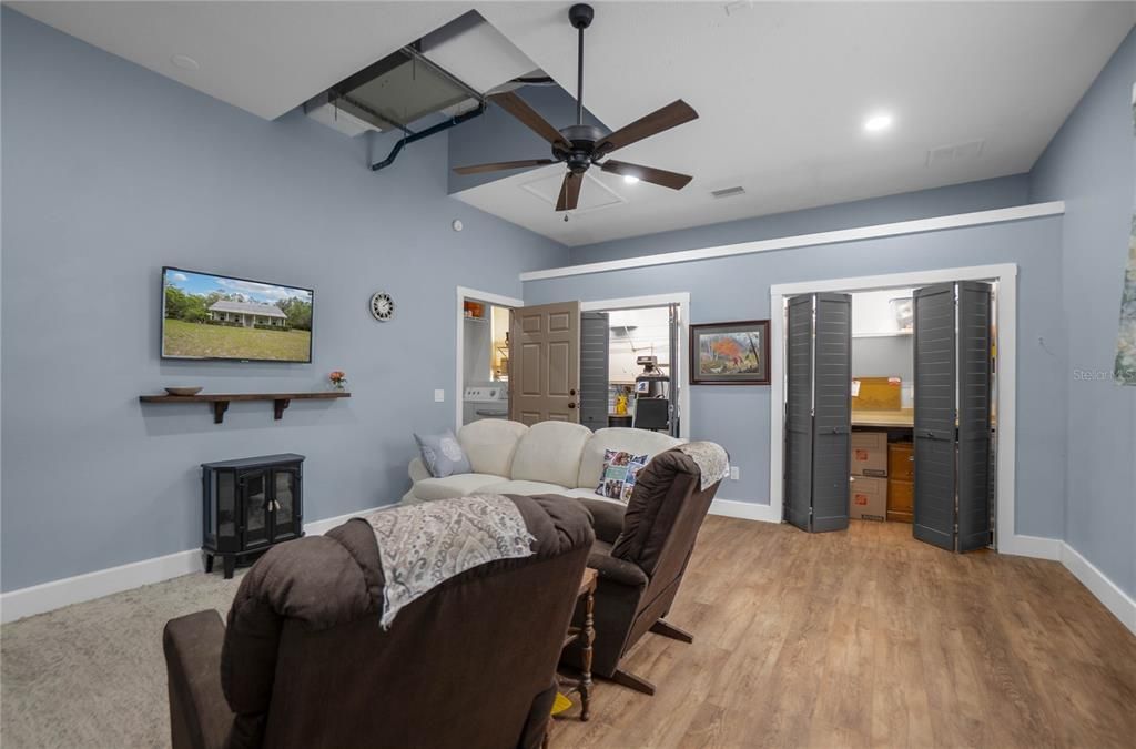 Activo con contrato: $425,000 (3 camas, 2 baños, 1804 Pies cuadrados)