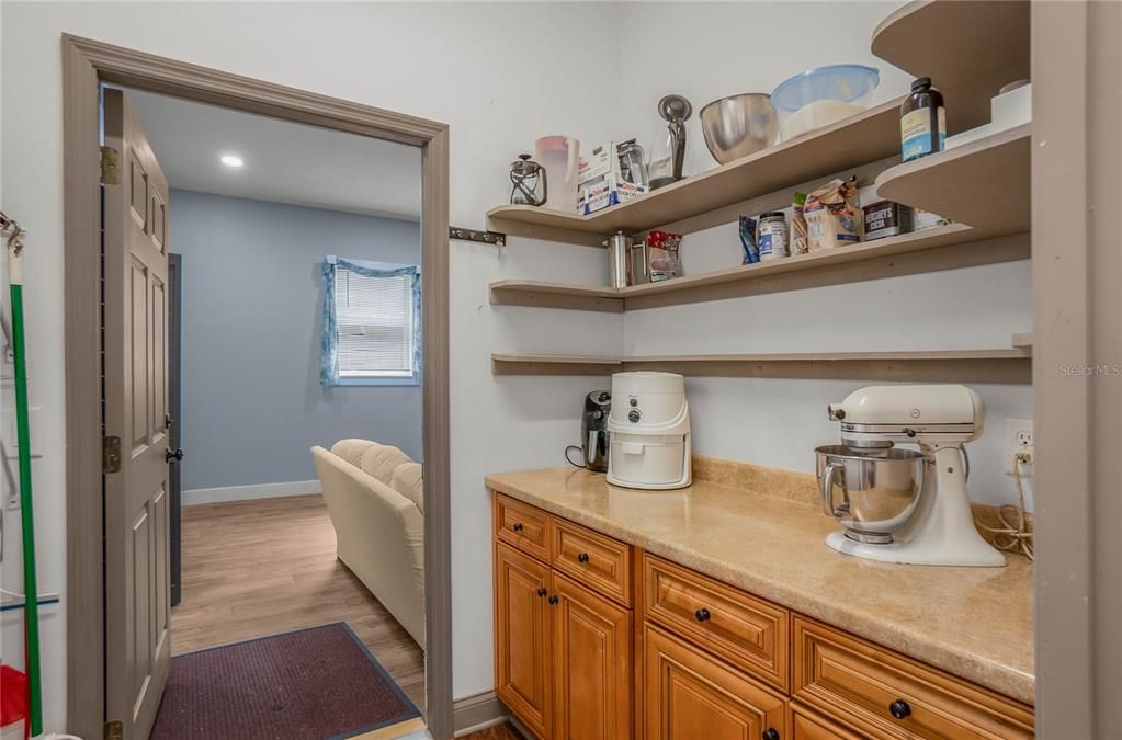 Activo con contrato: $425,000 (3 camas, 2 baños, 1804 Pies cuadrados)
