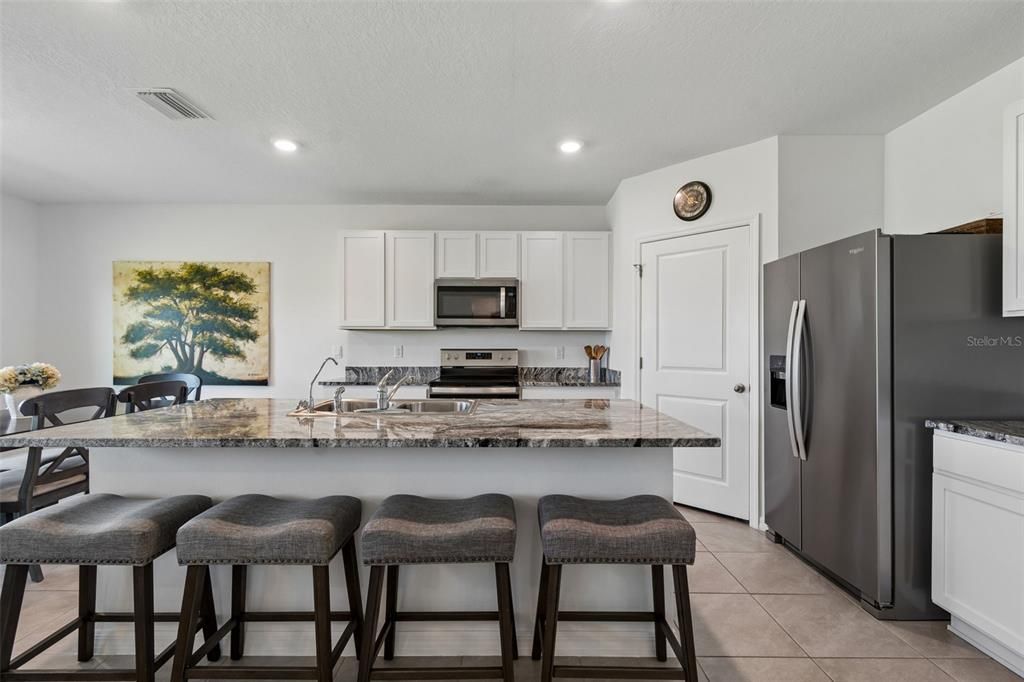 For Rent: $3,000 (5 beds, 3 baths, 2674 Square Feet)