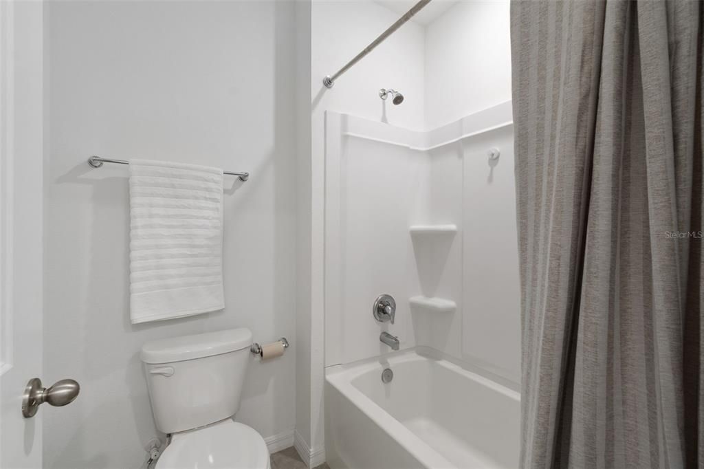 For Rent: $3,000 (5 beds, 3 baths, 2674 Square Feet)