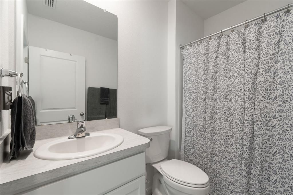 For Rent: $3,000 (5 beds, 3 baths, 2674 Square Feet)