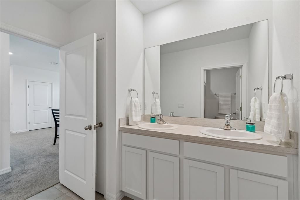 For Rent: $3,000 (5 beds, 3 baths, 2674 Square Feet)