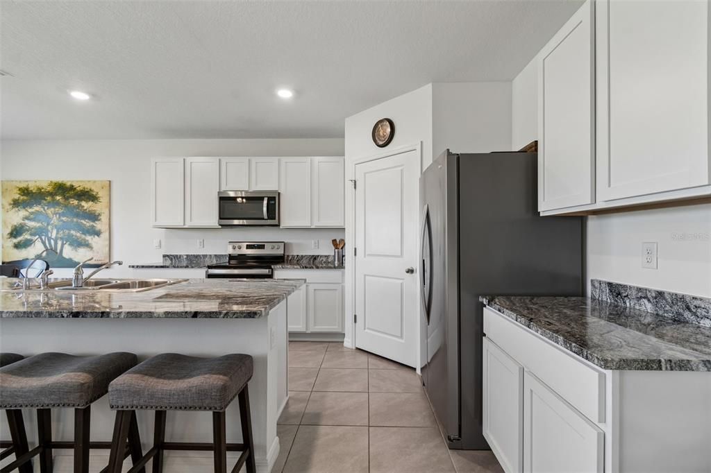 For Rent: $3,000 (5 beds, 3 baths, 2674 Square Feet)