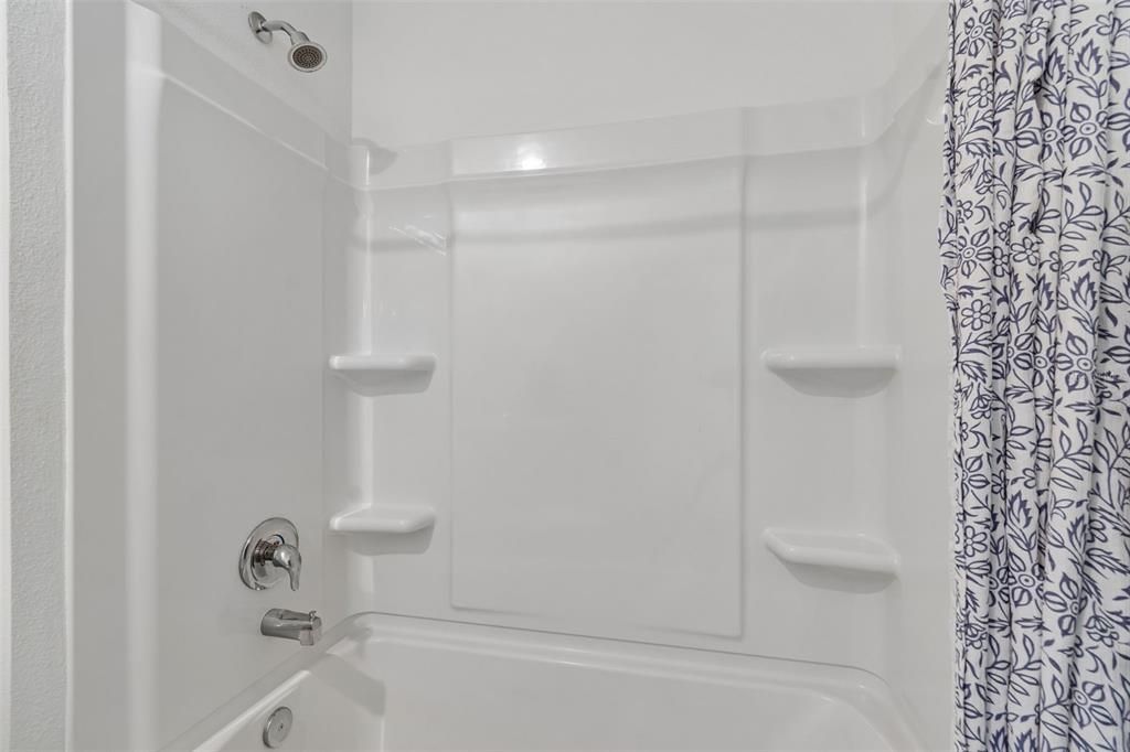 For Rent: $3,000 (5 beds, 3 baths, 2674 Square Feet)