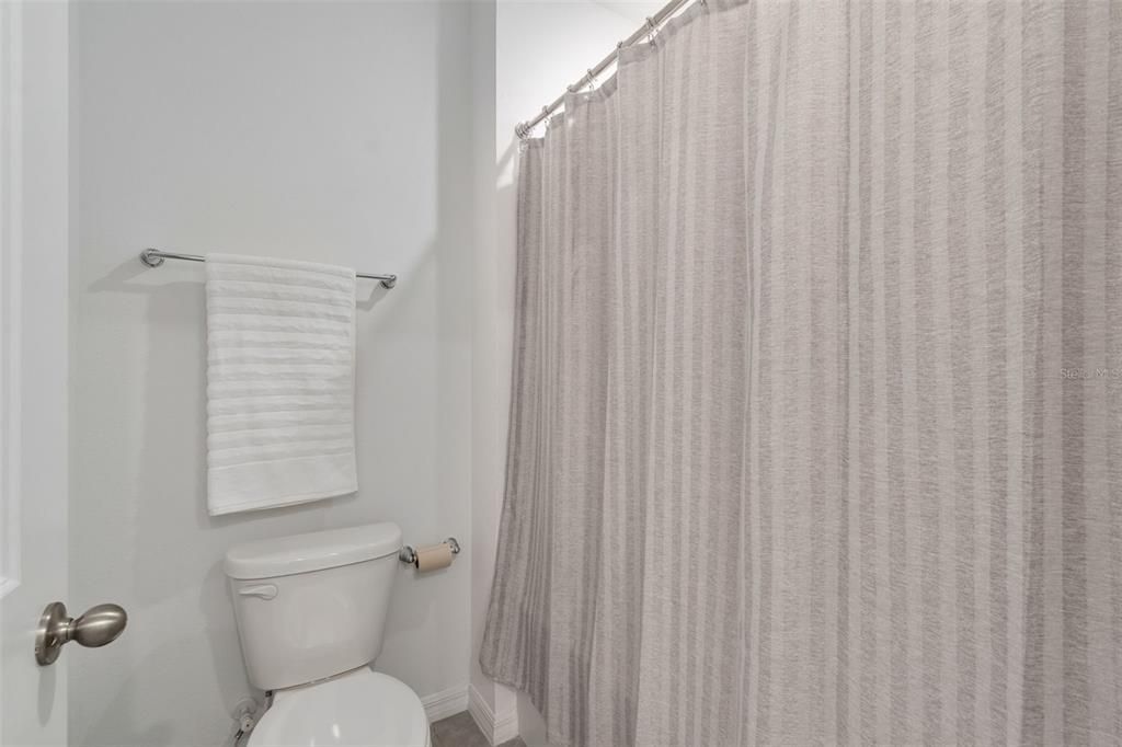 For Rent: $3,000 (5 beds, 3 baths, 2674 Square Feet)