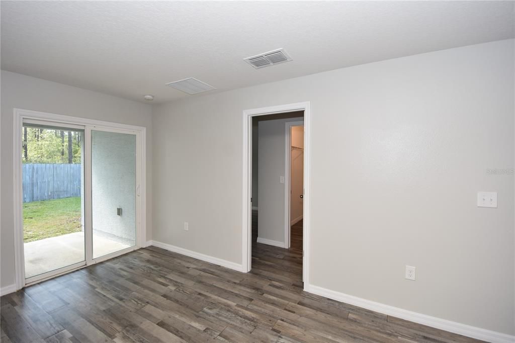 For Rent: $1,650 (3 beds, 2 baths, 1306 Square Feet)