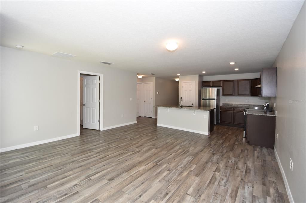 For Rent: $1,650 (3 beds, 2 baths, 1306 Square Feet)