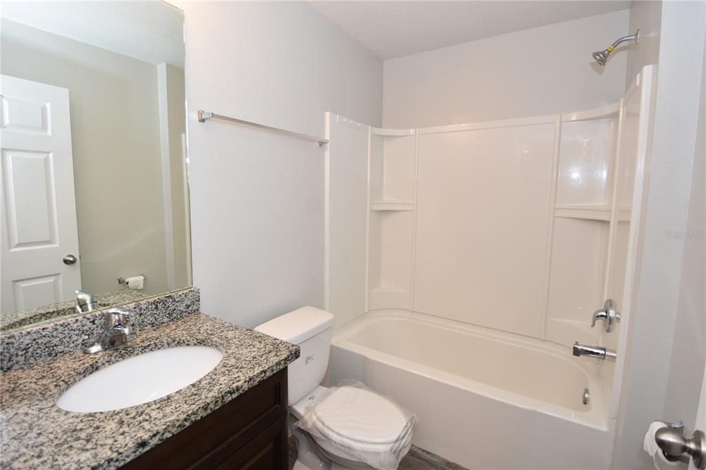 For Rent: $1,650 (3 beds, 2 baths, 1306 Square Feet)