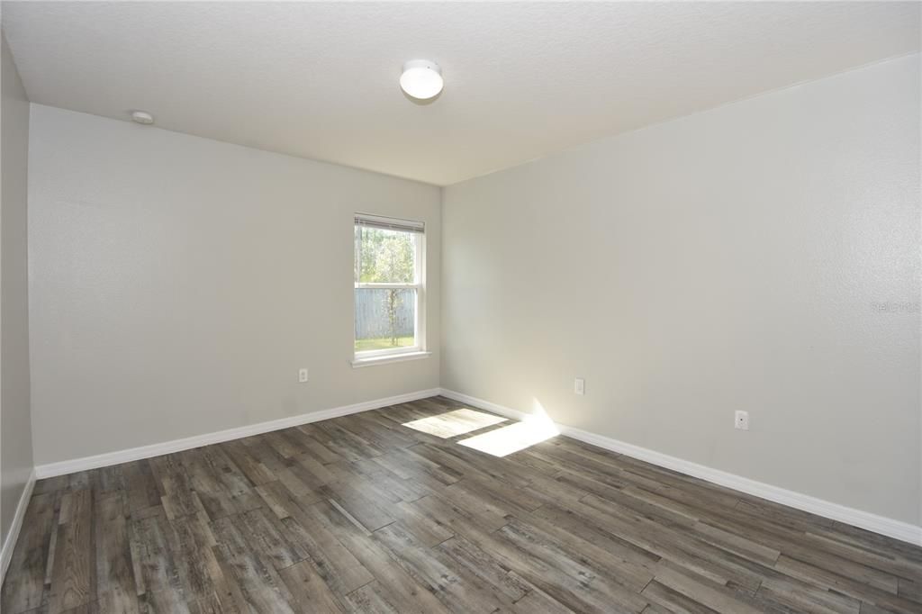 For Rent: $1,650 (3 beds, 2 baths, 1306 Square Feet)