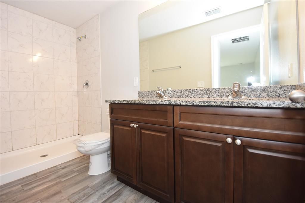 For Rent: $1,650 (3 beds, 2 baths, 1306 Square Feet)