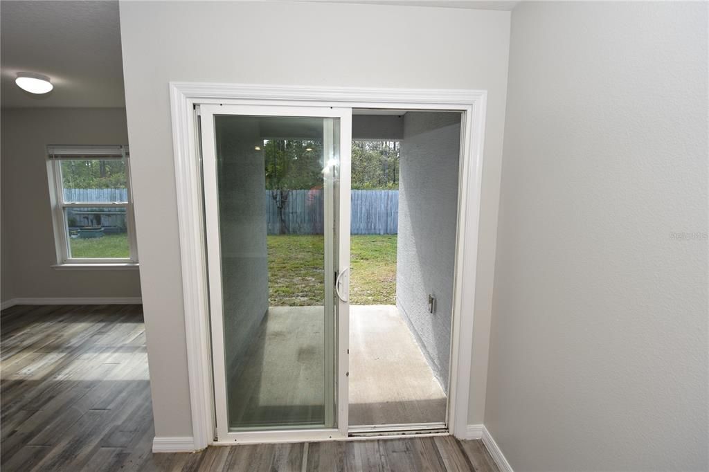 For Rent: $1,650 (3 beds, 2 baths, 1306 Square Feet)