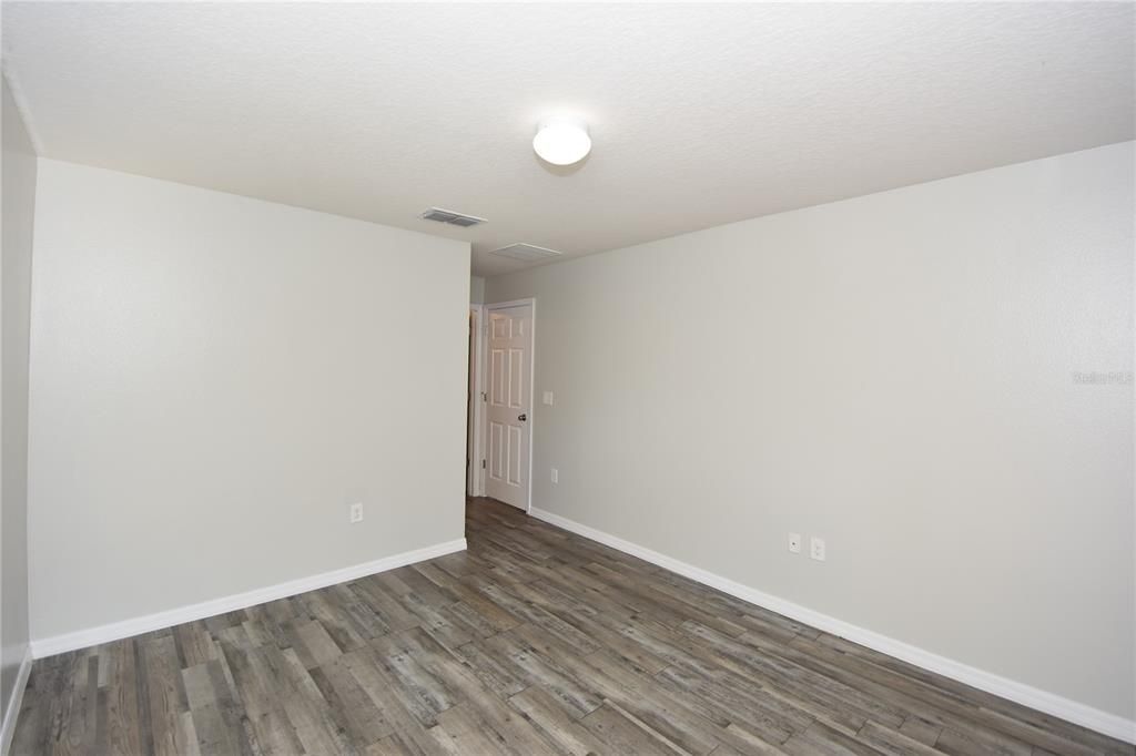 For Rent: $1,650 (3 beds, 2 baths, 1306 Square Feet)