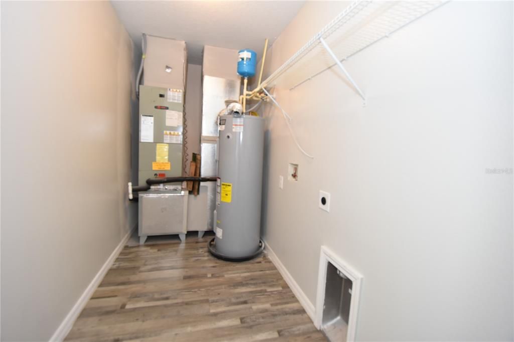 For Rent: $1,650 (3 beds, 2 baths, 1306 Square Feet)