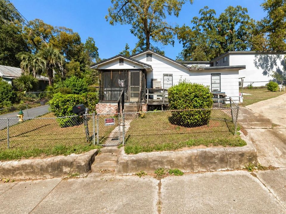 For Sale: $75,500 (3 beds, 1 baths, 1144 Square Feet)
