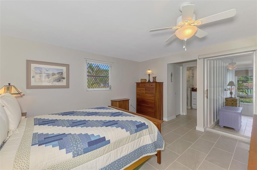 Activo con contrato: $375,900 (2 camas, 2 baños, 986 Pies cuadrados)