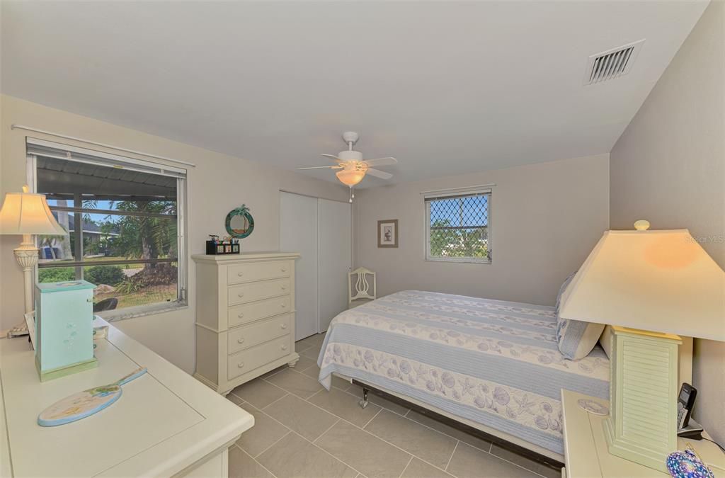 Activo con contrato: $375,900 (2 camas, 2 baños, 986 Pies cuadrados)