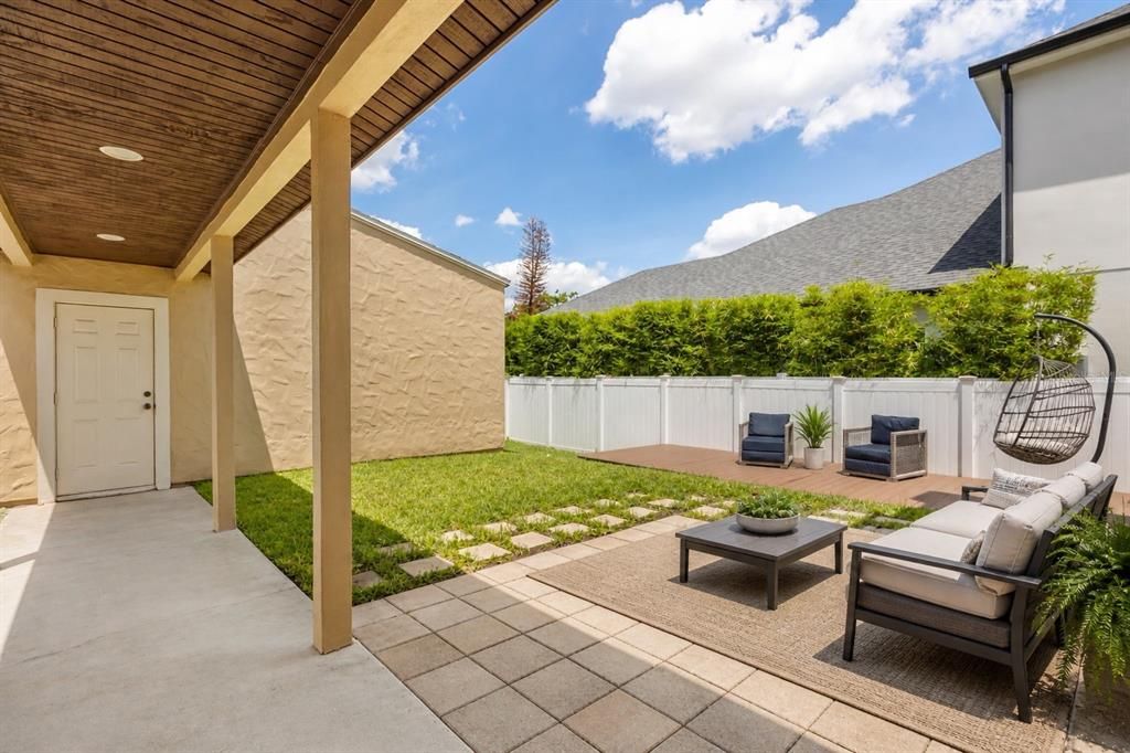 Activo con contrato: $524,000 (3 camas, 2 baños, 1616 Pies cuadrados)