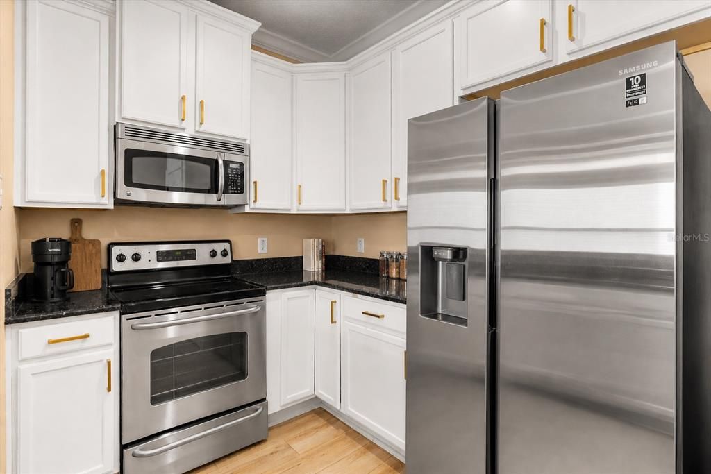 Activo con contrato: $524,000 (3 camas, 2 baños, 1616 Pies cuadrados)