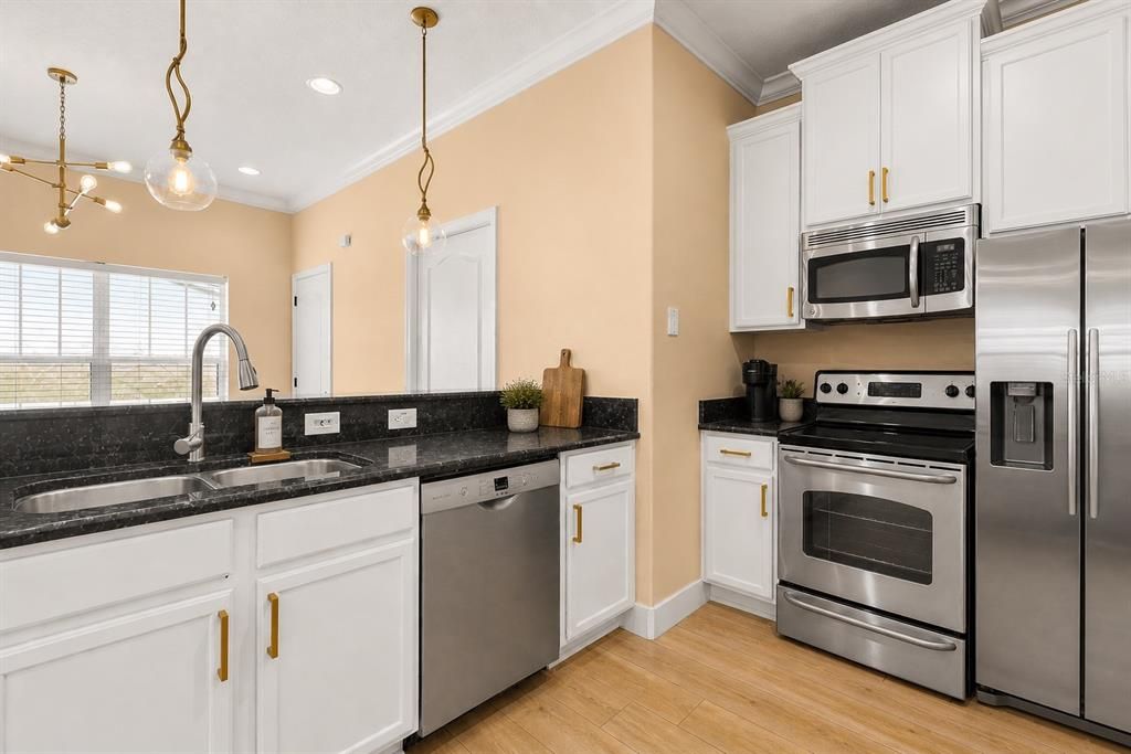 Activo con contrato: $524,000 (3 camas, 2 baños, 1616 Pies cuadrados)