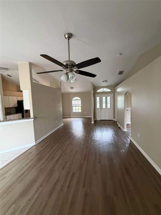 Active With Contract: $285,000 (3 beds, 2 baths, 1571 Square Feet)