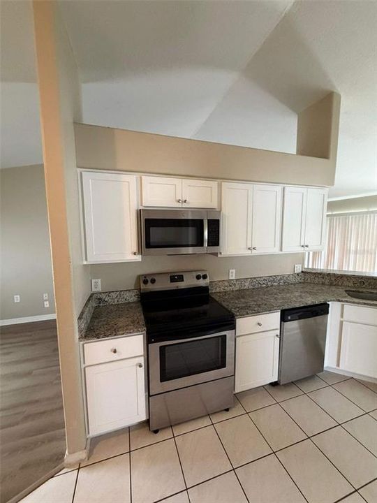 Active With Contract: $285,000 (3 beds, 2 baths, 1571 Square Feet)