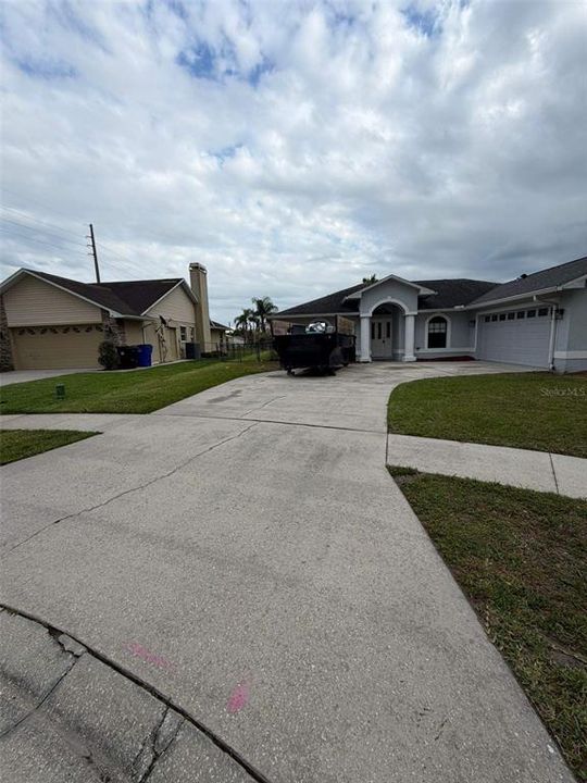 Active With Contract: $285,000 (3 beds, 2 baths, 1571 Square Feet)