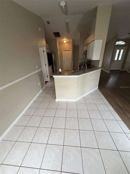 Active With Contract: $285,000 (3 beds, 2 baths, 1571 Square Feet)