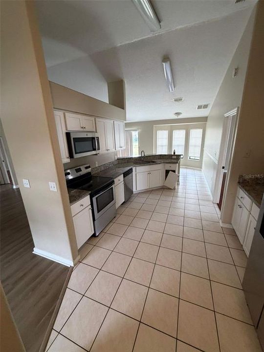 Active With Contract: $285,000 (3 beds, 2 baths, 1571 Square Feet)