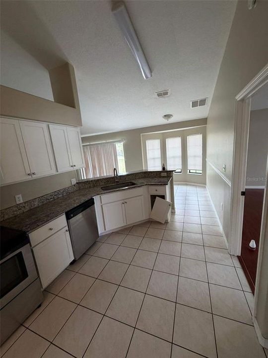 Active With Contract: $285,000 (3 beds, 2 baths, 1571 Square Feet)