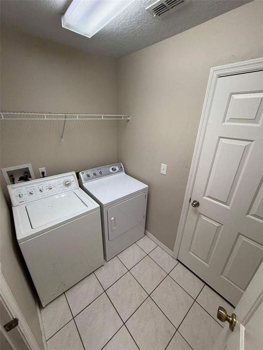 Active With Contract: $285,000 (3 beds, 2 baths, 1571 Square Feet)