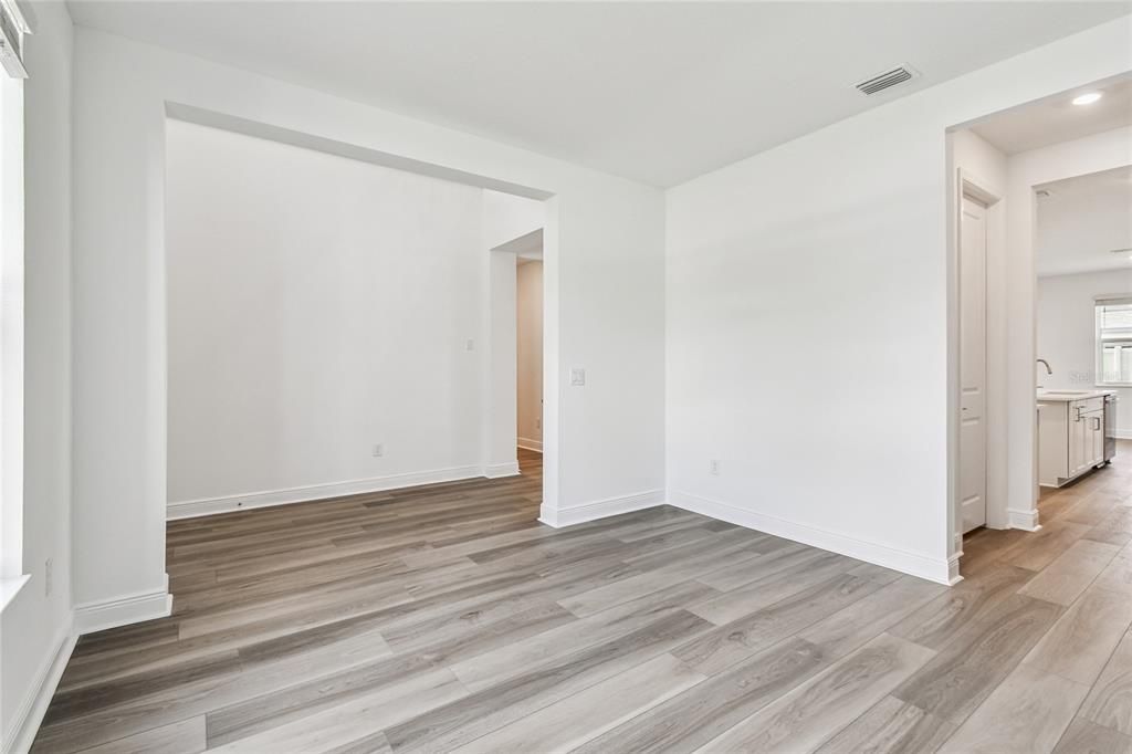 Active With Contract: $709,999 (5 beds, 4 baths, 3247 Square Feet)