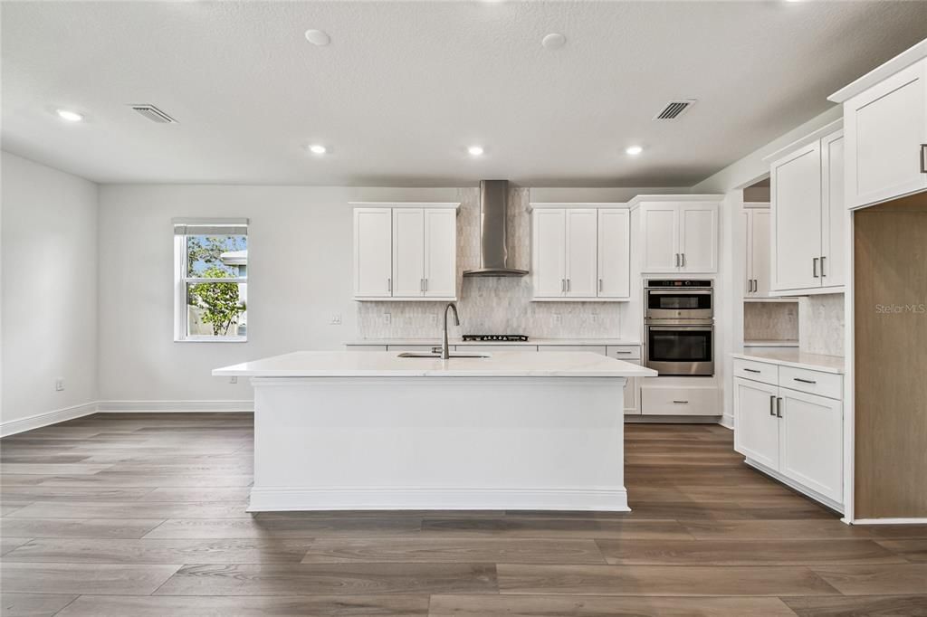 Active With Contract: $709,999 (5 beds, 4 baths, 3247 Square Feet)