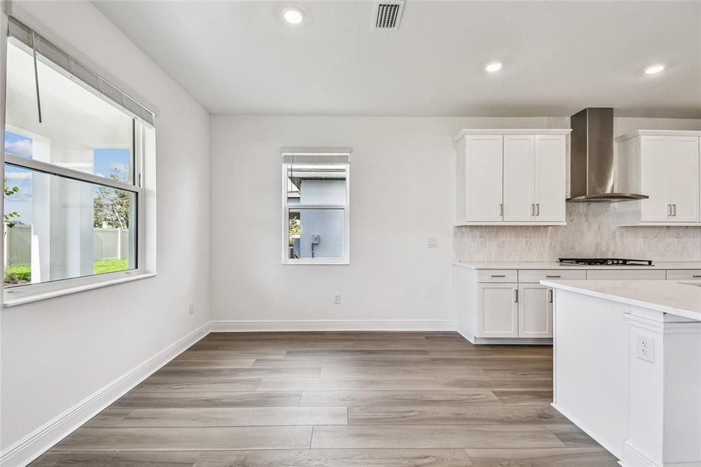 Active With Contract: $709,999 (5 beds, 4 baths, 3247 Square Feet)