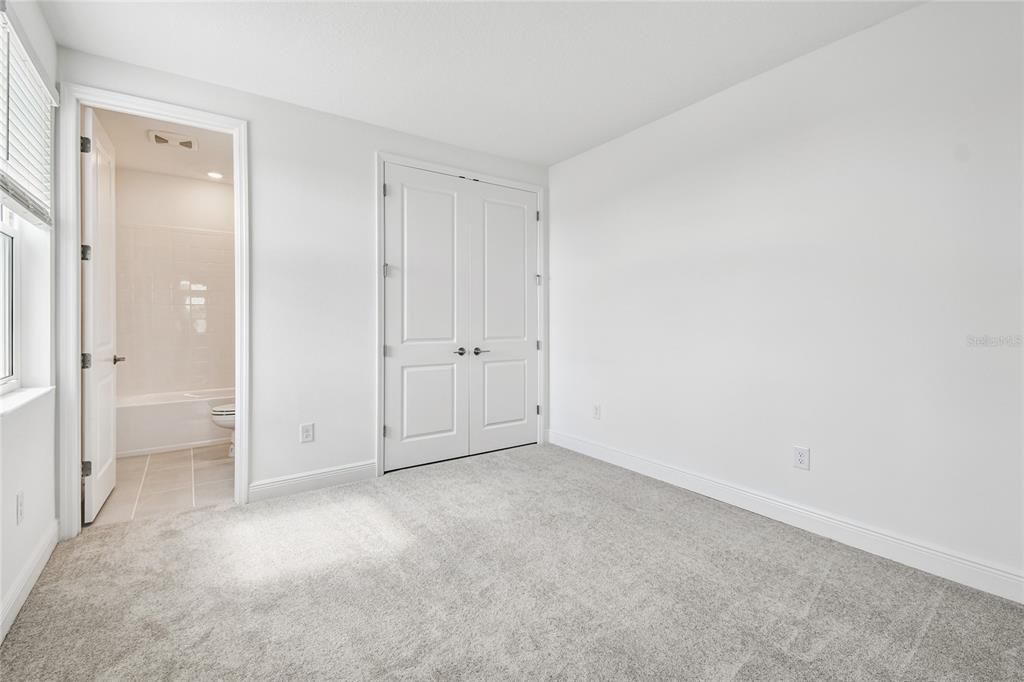 Active With Contract: $709,999 (5 beds, 4 baths, 3247 Square Feet)