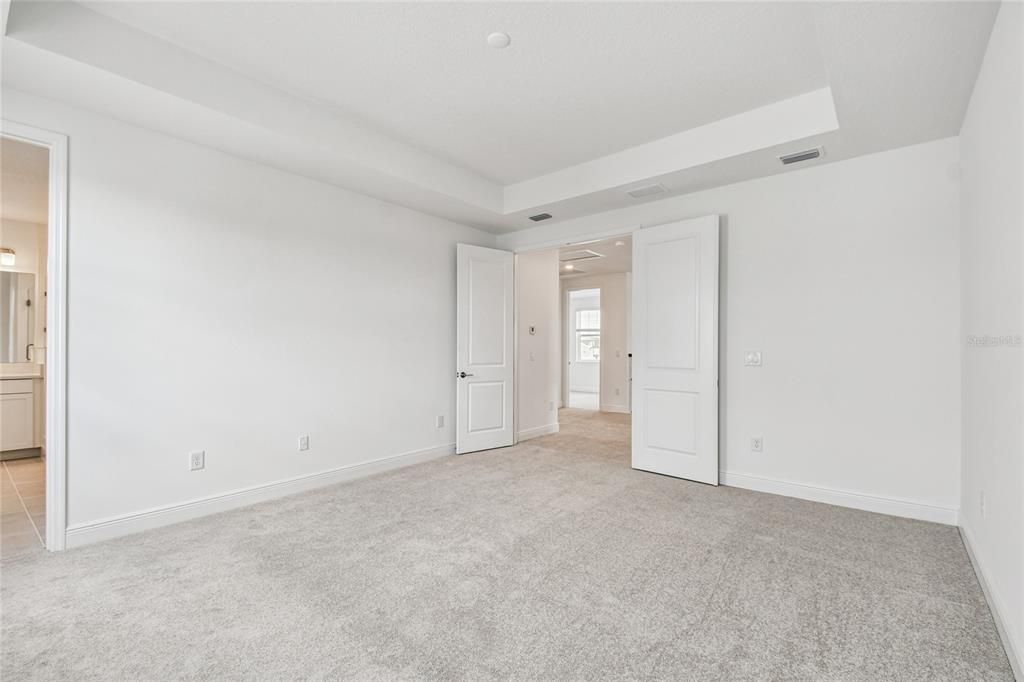 Active With Contract: $709,999 (5 beds, 4 baths, 3247 Square Feet)