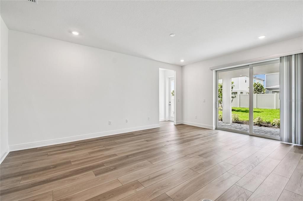 Active With Contract: $709,999 (5 beds, 4 baths, 3247 Square Feet)