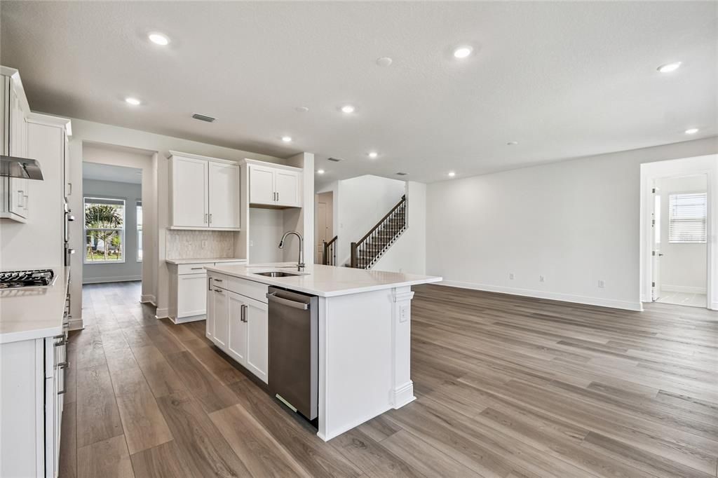 Active With Contract: $709,999 (5 beds, 4 baths, 3247 Square Feet)