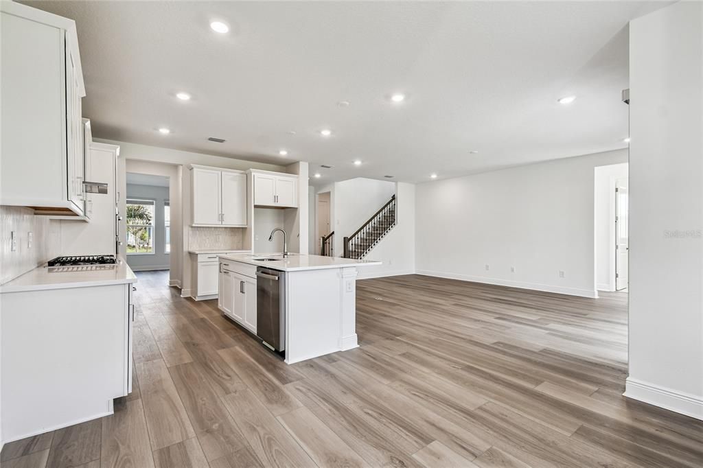Active With Contract: $709,999 (5 beds, 4 baths, 3247 Square Feet)