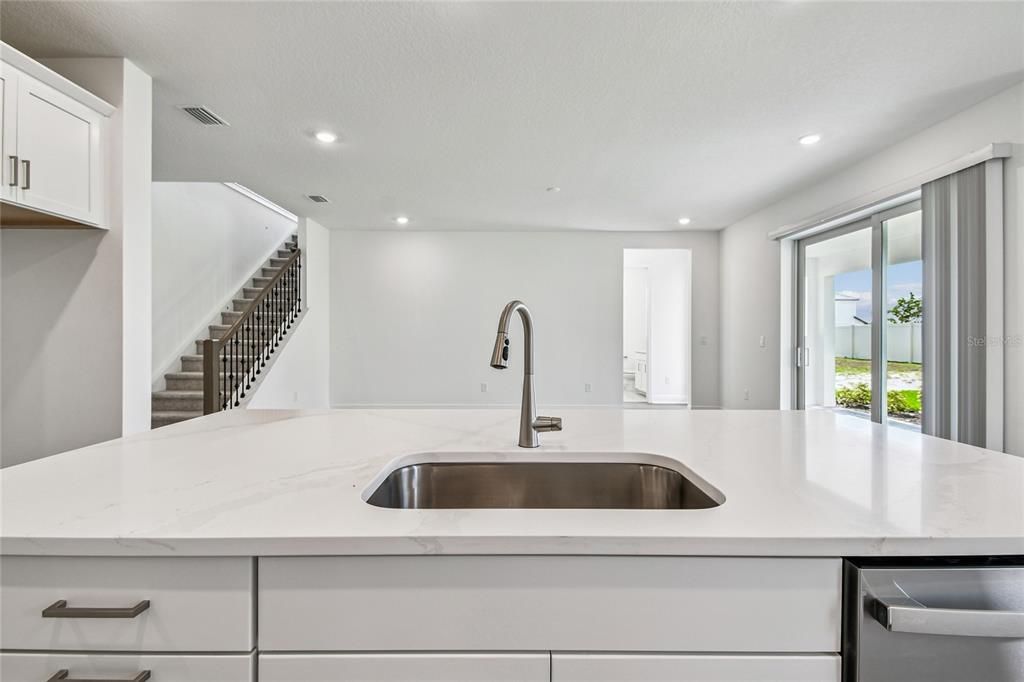 Active With Contract: $709,999 (5 beds, 4 baths, 3247 Square Feet)