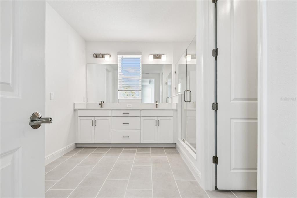 Active With Contract: $709,999 (5 beds, 4 baths, 3247 Square Feet)