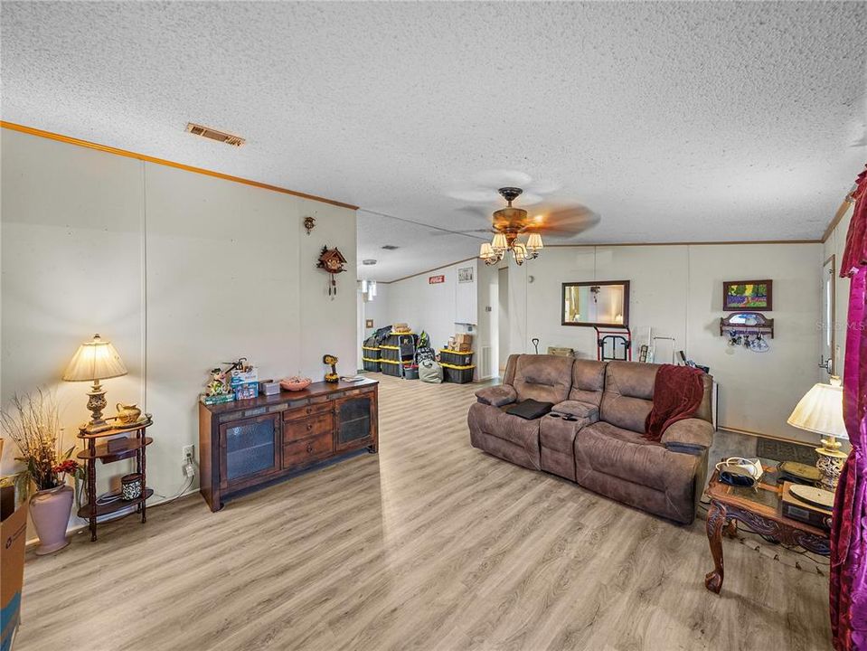 For Sale: $359,900 (3 beds, 2 baths, 1512 Square Feet)