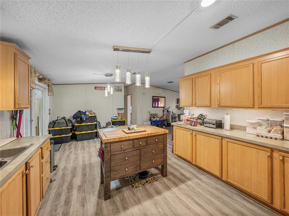 For Sale: $359,900 (3 beds, 2 baths, 1512 Square Feet)