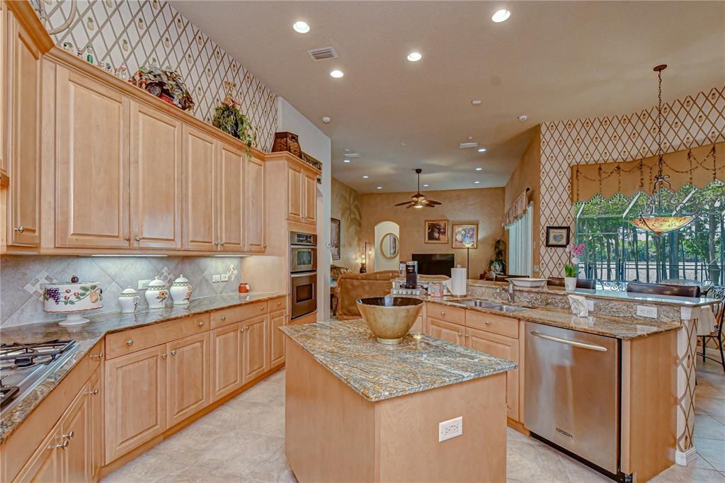 For Sale: $1,475,000 (6 beds, 5 baths, 4410 Square Feet)