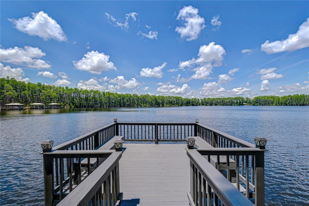 For Sale: $1,475,000 (6 beds, 5 baths, 4410 Square Feet)
