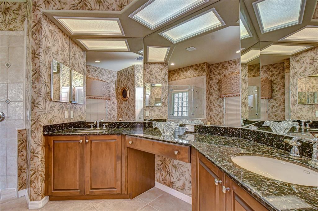 For Sale: $1,475,000 (6 beds, 5 baths, 4410 Square Feet)