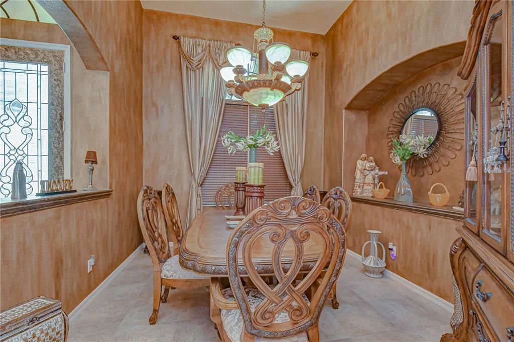 For Sale: $1,475,000 (6 beds, 5 baths, 4410 Square Feet)