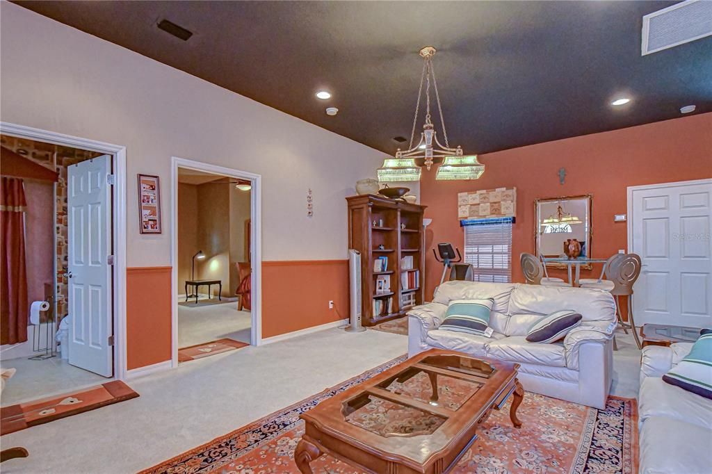 For Sale: $1,475,000 (6 beds, 5 baths, 4410 Square Feet)