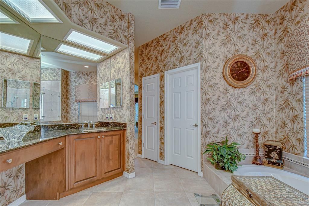 For Sale: $1,475,000 (6 beds, 5 baths, 4410 Square Feet)